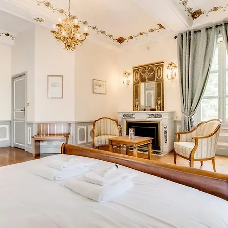 Chateau Sleeps 20 Pool Wifi Holiday home Vescours